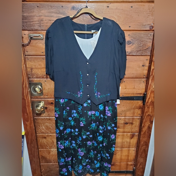 Kari's Korner Dresses & Skirts - Woman's Plus Size Black Flower Dress